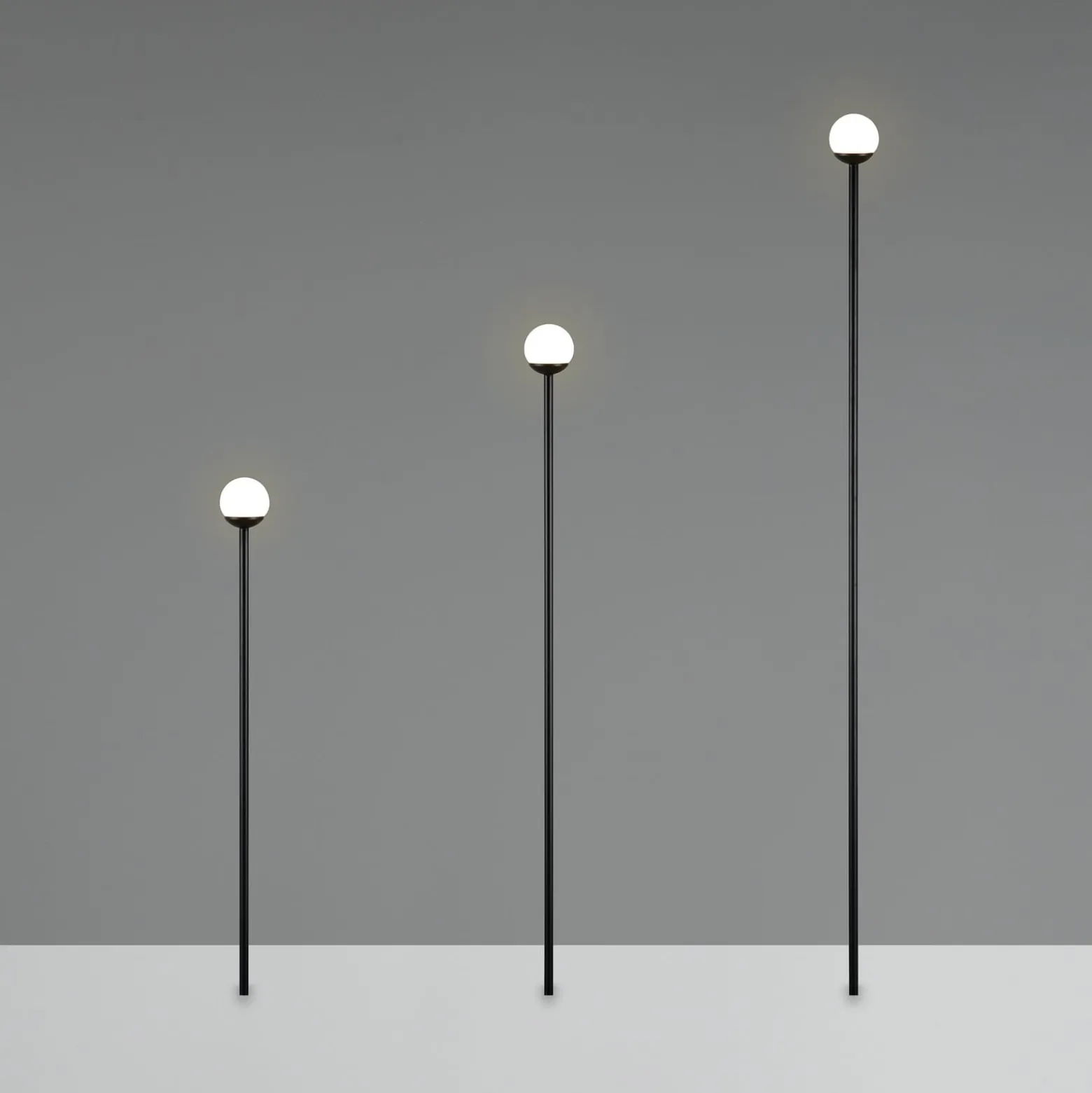 LED-maapiikkivalaisin SCOOP, musta, 3-lamppuinen, IP44, pistoke