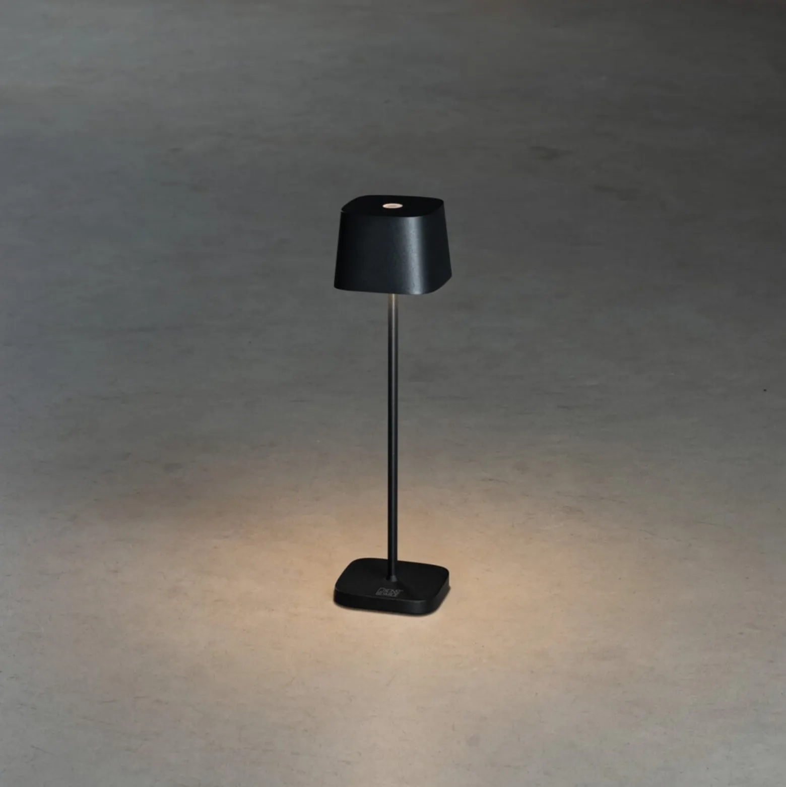 LED-pöytälamppu Capri-Mini ulkokäyttöön, musta