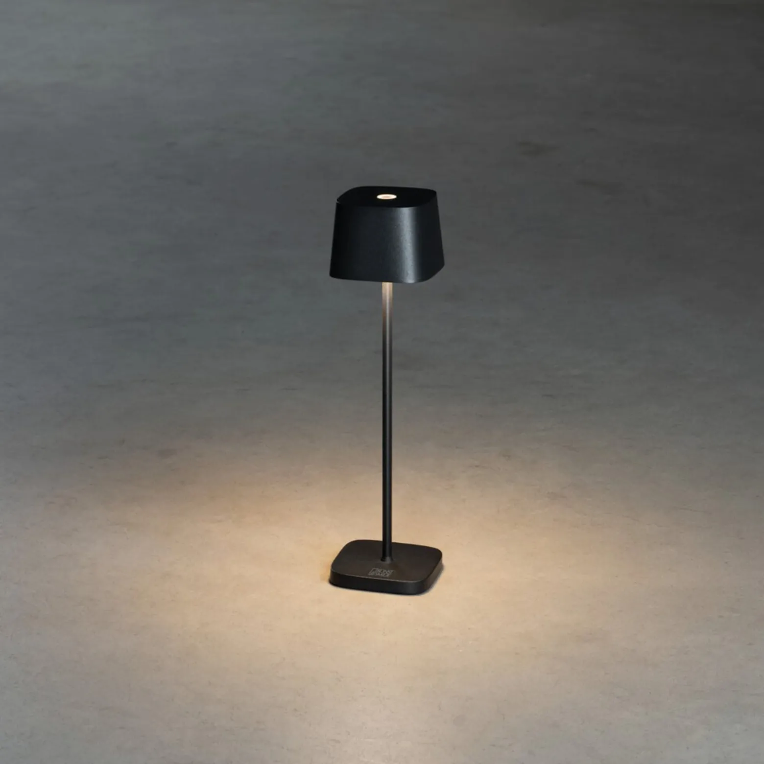 LED-pöytälamppu Capri-Mini ulkokäyttöön, musta