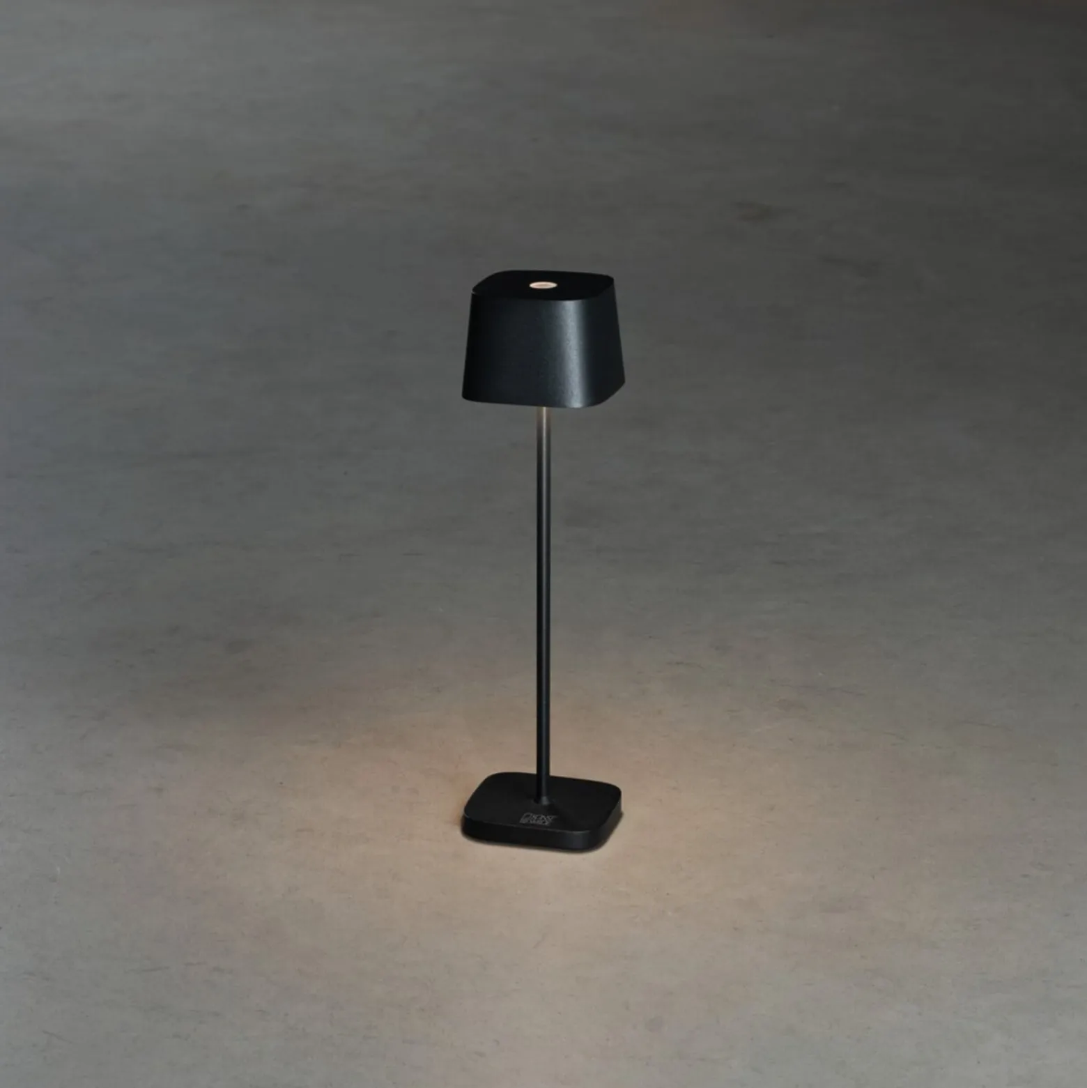 LED-pöytälamppu Capri-Mini ulkokäyttöön, musta