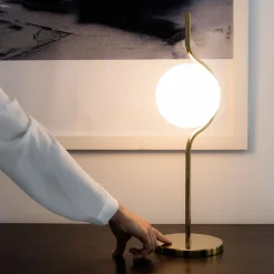 LED-pöytälamppu Le Vita opaalilasia
