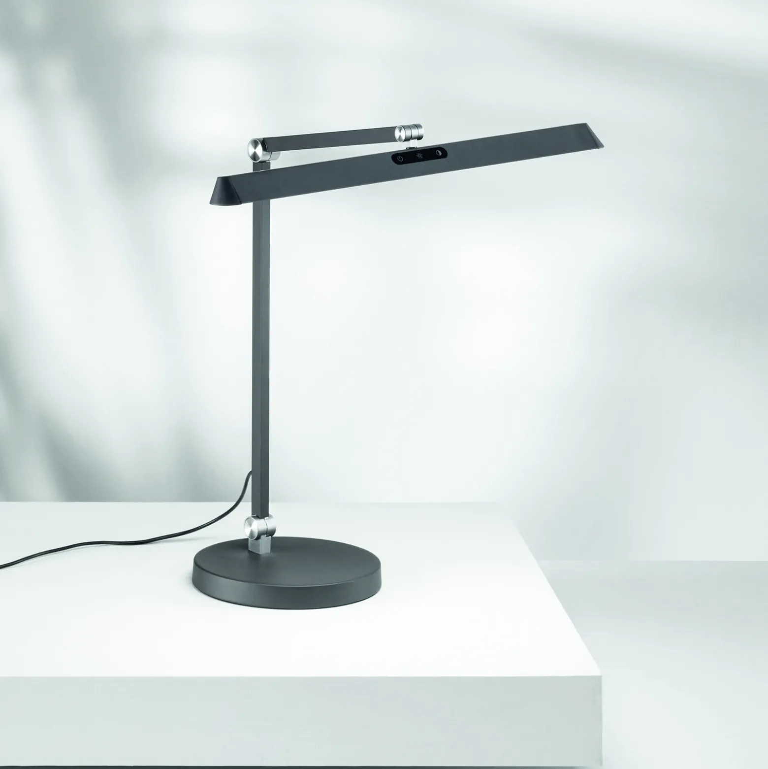LED-pöytävalaisin Beba, antrasiitti, CCT, himmennettävä