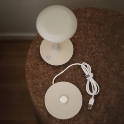 LED-pöytävalaisin Petit, greige, alumiini, IP44