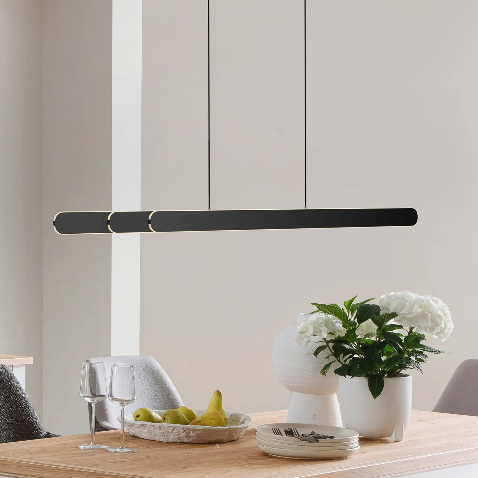 LED-riippuvalaisin ADRIANA ROUND, musta, pituus 160 cm, metalli, CCT