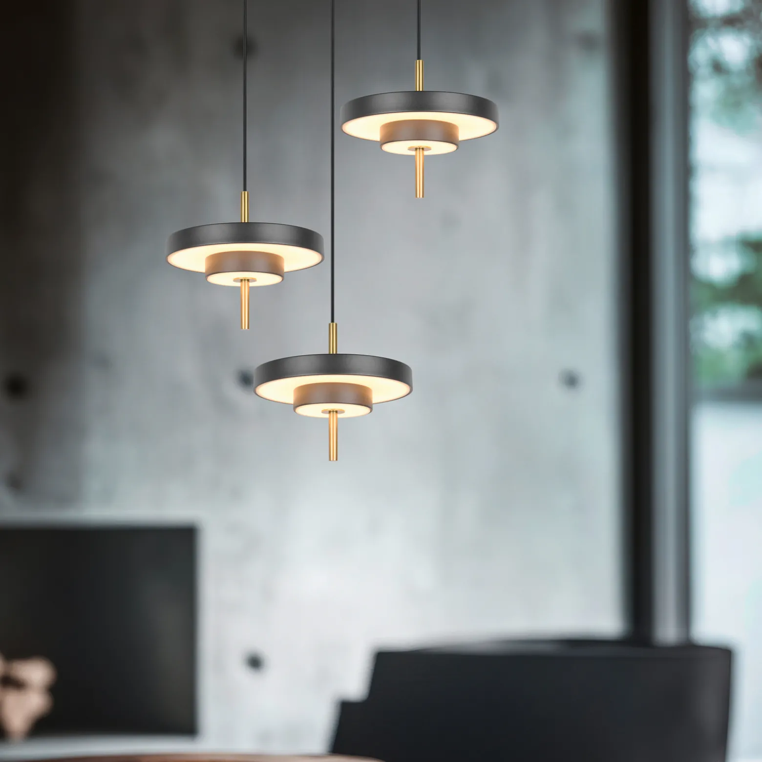LED-riippuvalaisin Keaton, musta/kulta Ø 45 cm CCT 3-lamppuinen.