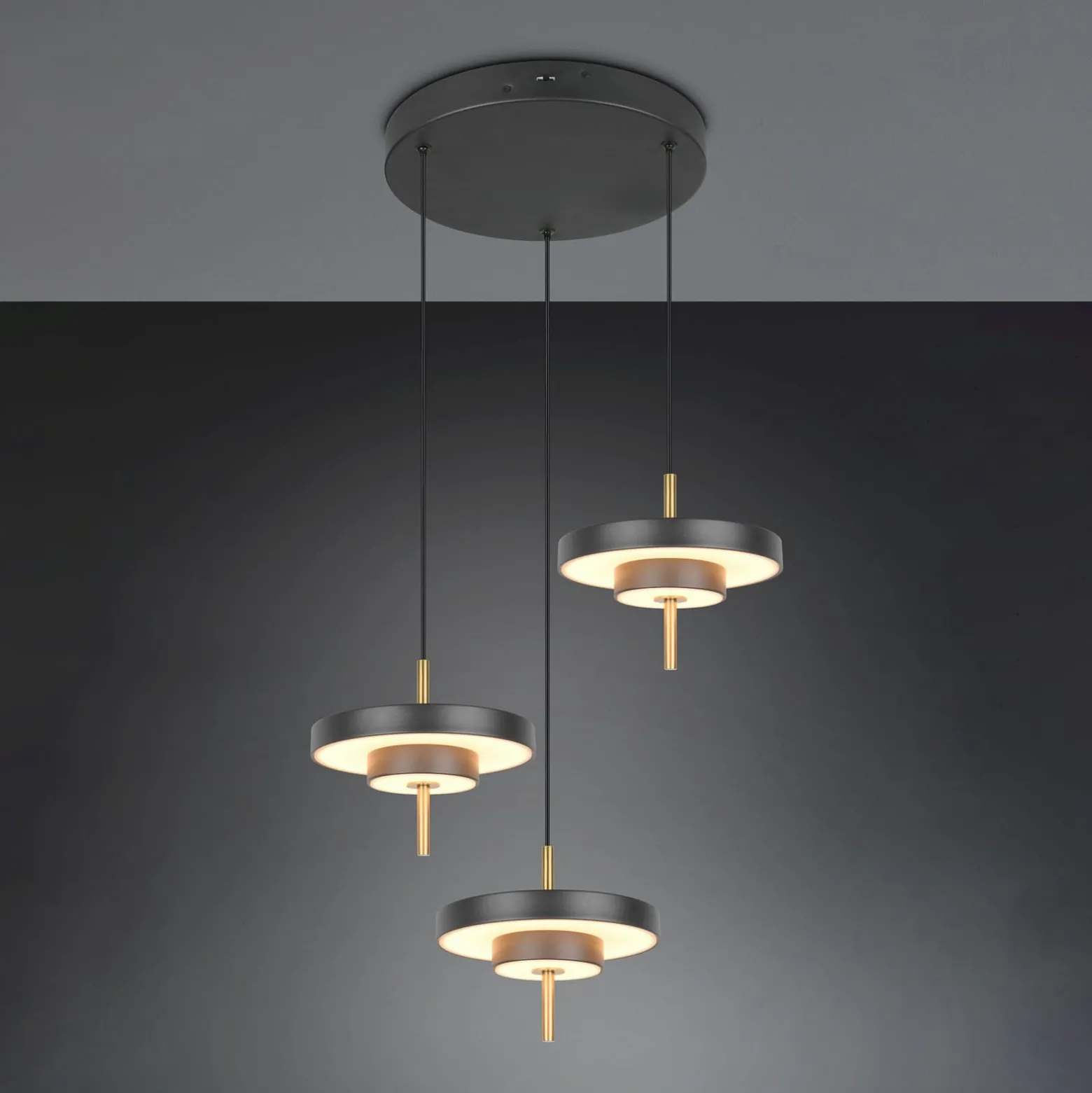 LED-riippuvalaisin Keaton, musta/kulta Ø 45 cm CCT 3-lamppuinen.