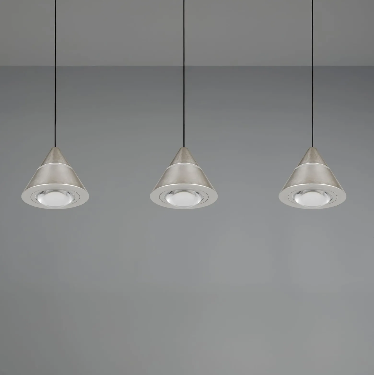 LED-riippuvalaisin Romeo, pituus 55 cm, nikkelivärinen metalli, 3-lamppuinen.