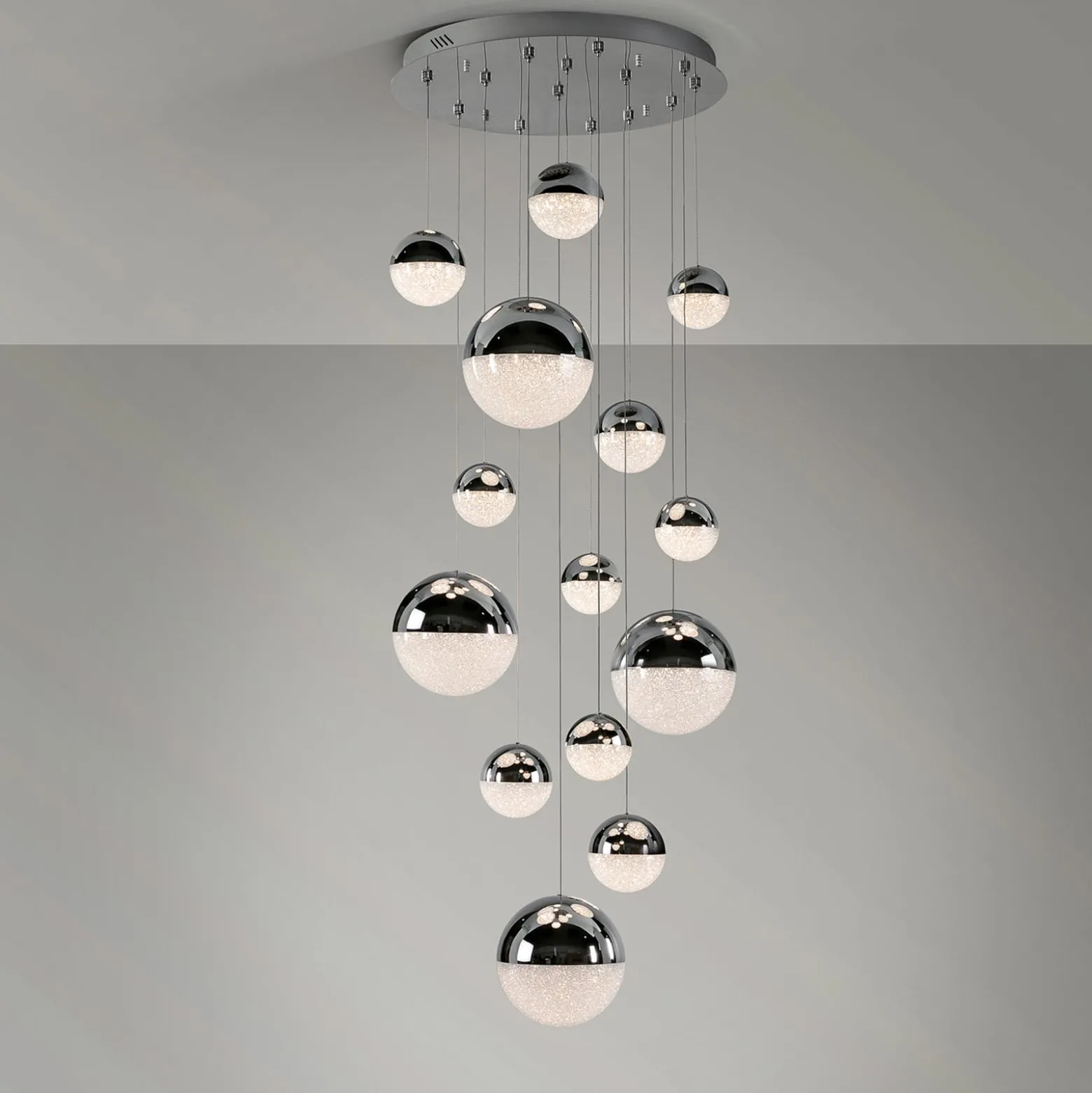 LED-riippuvalaisin Sphere, 14-valoinen, kromi, himmennettävä, Ø 60 cm