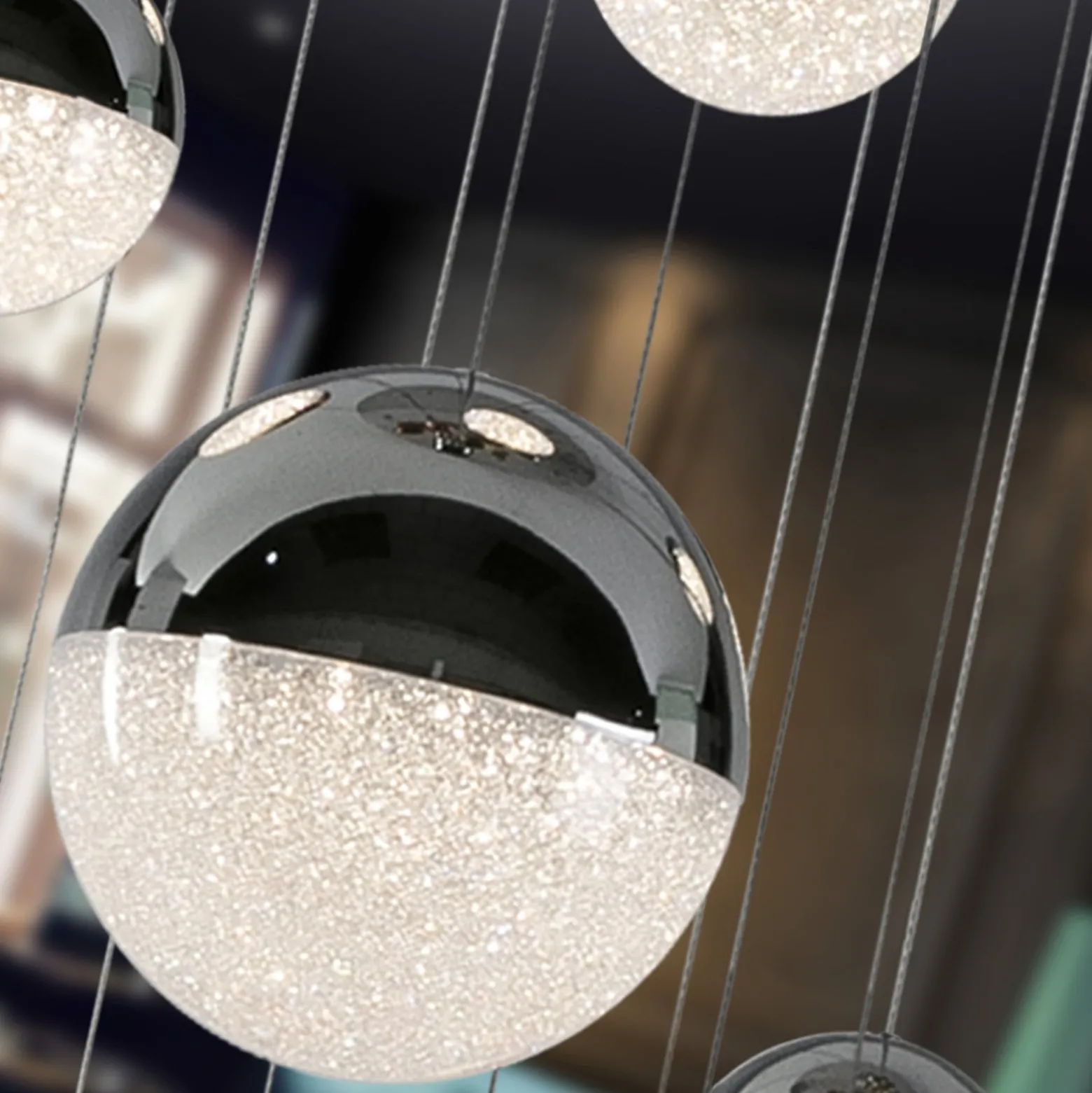 LED-riippuvalaisin Sphere, 14-valoinen, kromi, himmennettävä, Ø 60 cm
