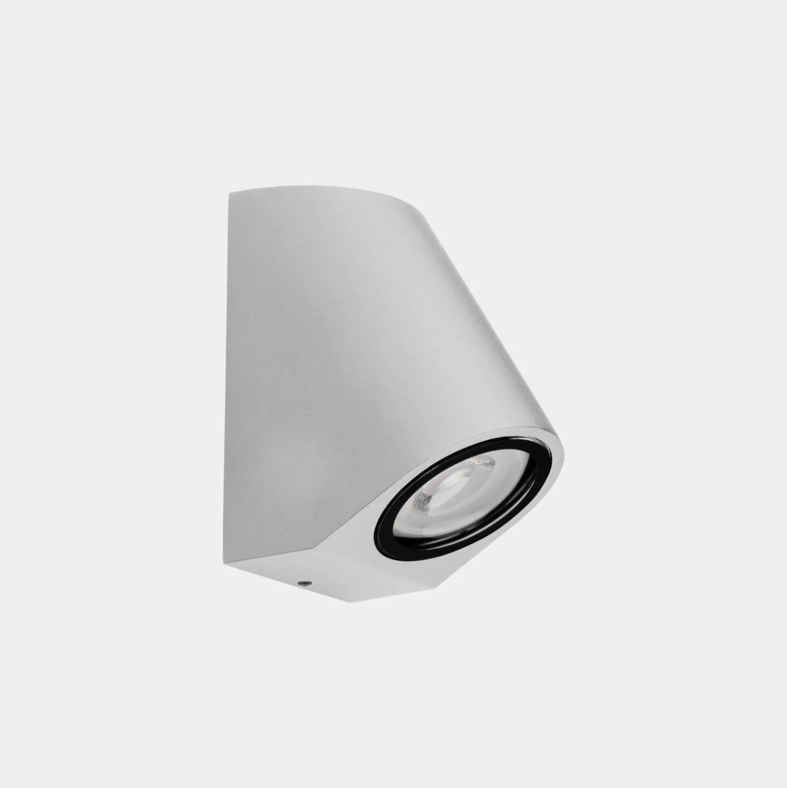 LEDS-C4 Eko Kalteva ulkoseinälamppu, valkoinen, leveys 7 cm, alumiini
