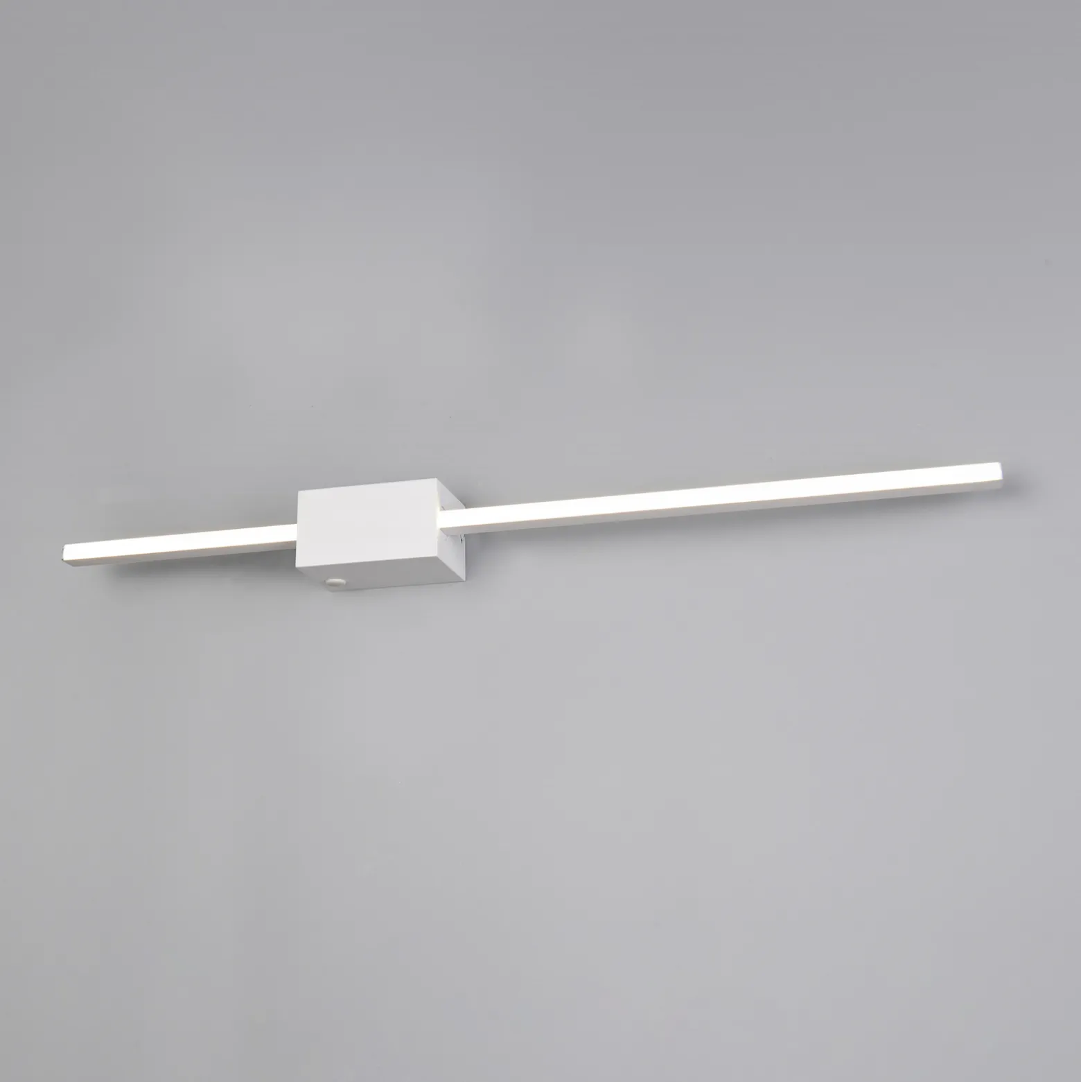 LED-seinävalaisin Cassino, mattavalkoinen, leveys 70 cm, metalli