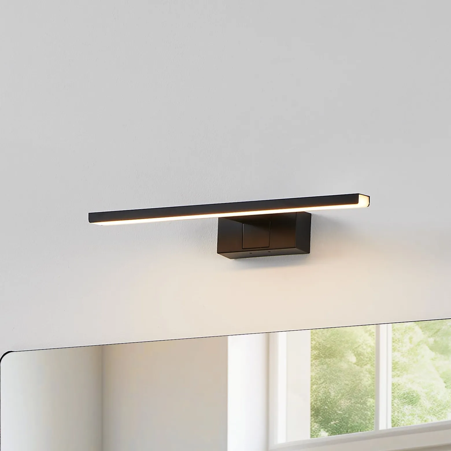 LED-seinävalaisin Conettilla, musta, leveys 40 cm, IP44, CCT