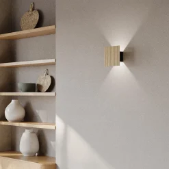 LED-seinävalaisin Inka S, tammi/musta, puu, korkeus 15 cm
