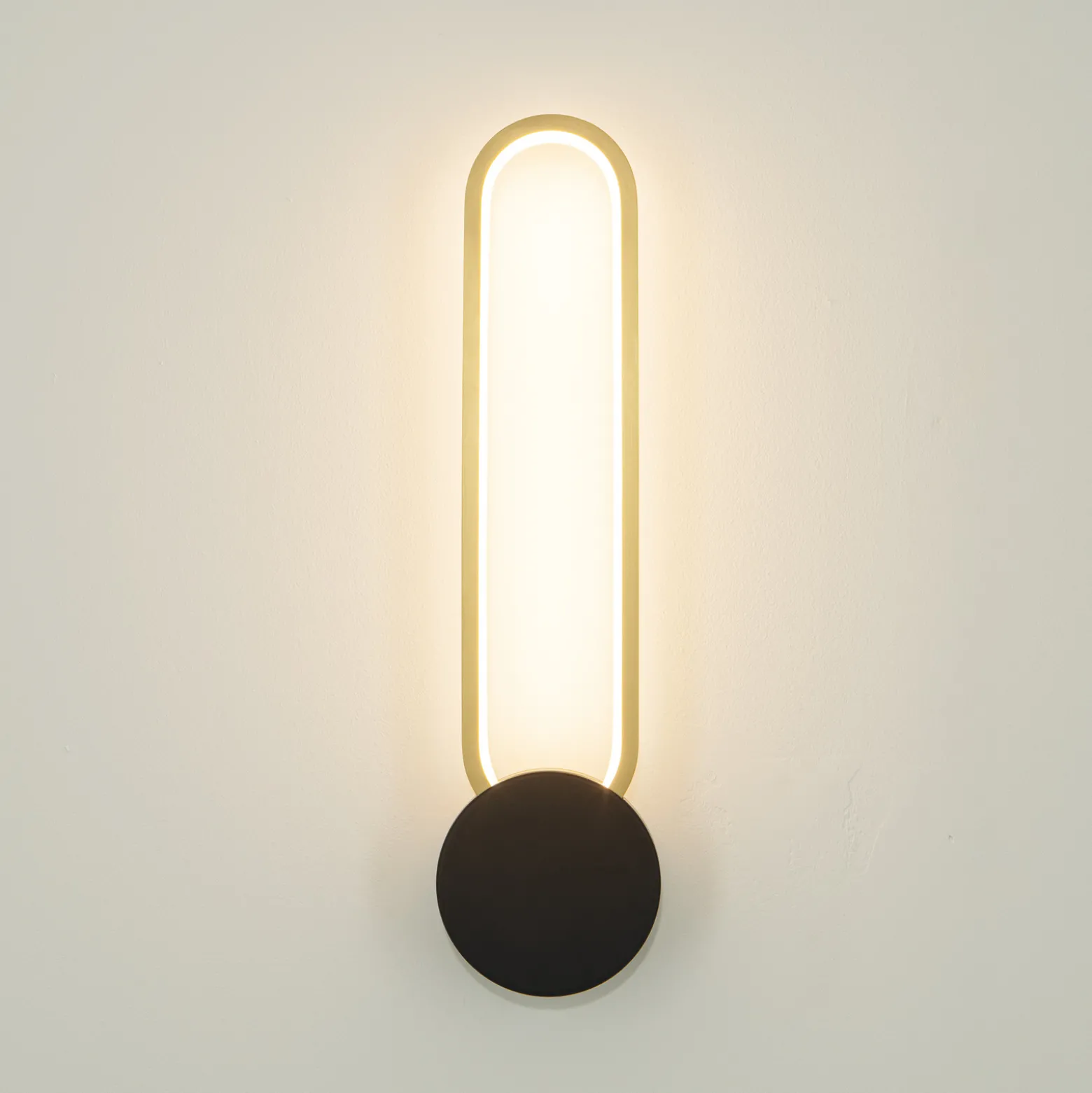 LED-seinävalaisin 23102, kulta/musta, leveys 10 cm, metalli, himmennettävä