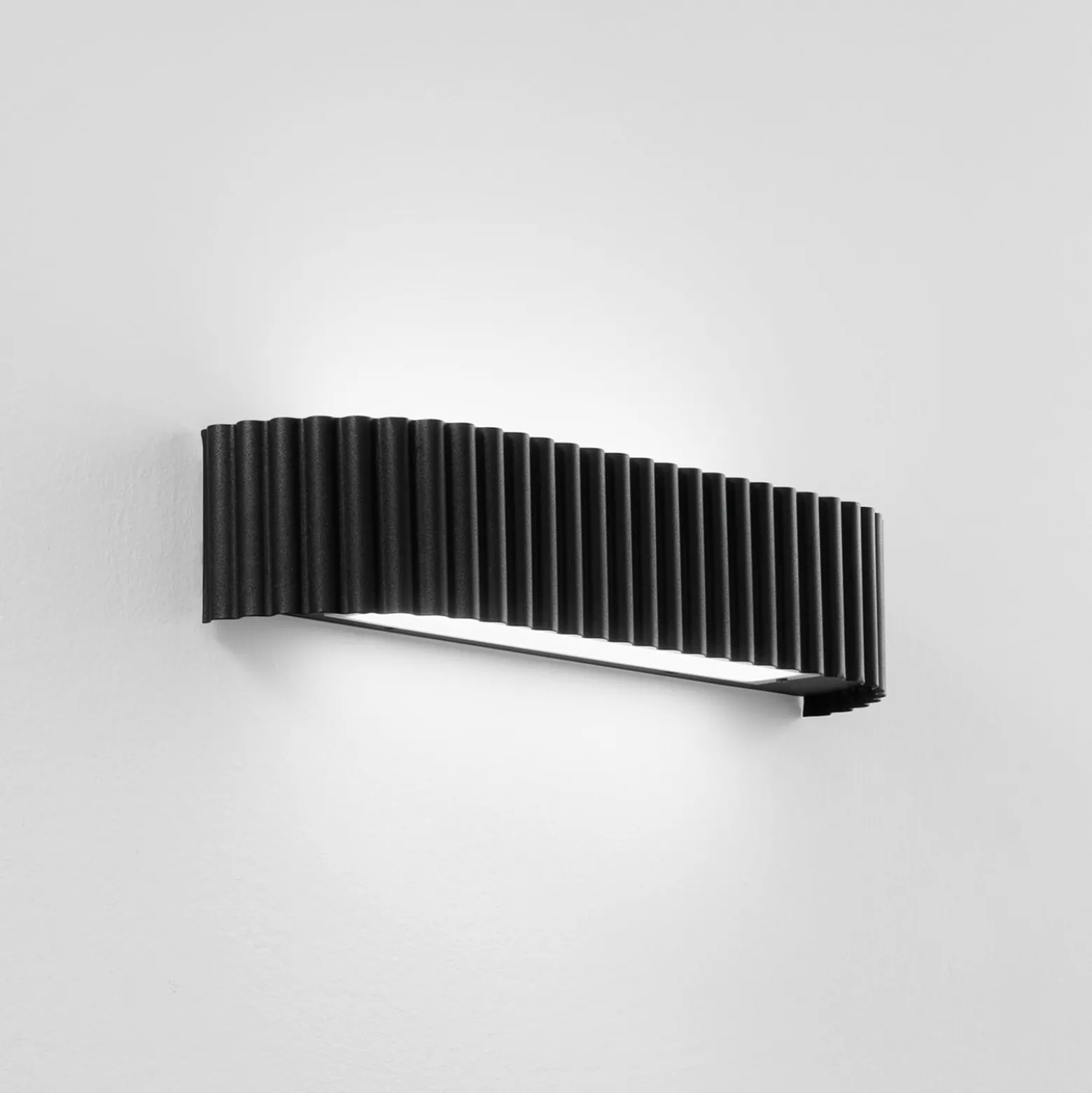 LED-seinävalaisin Niike, musta, leveys 40 cm, metalli, CCT