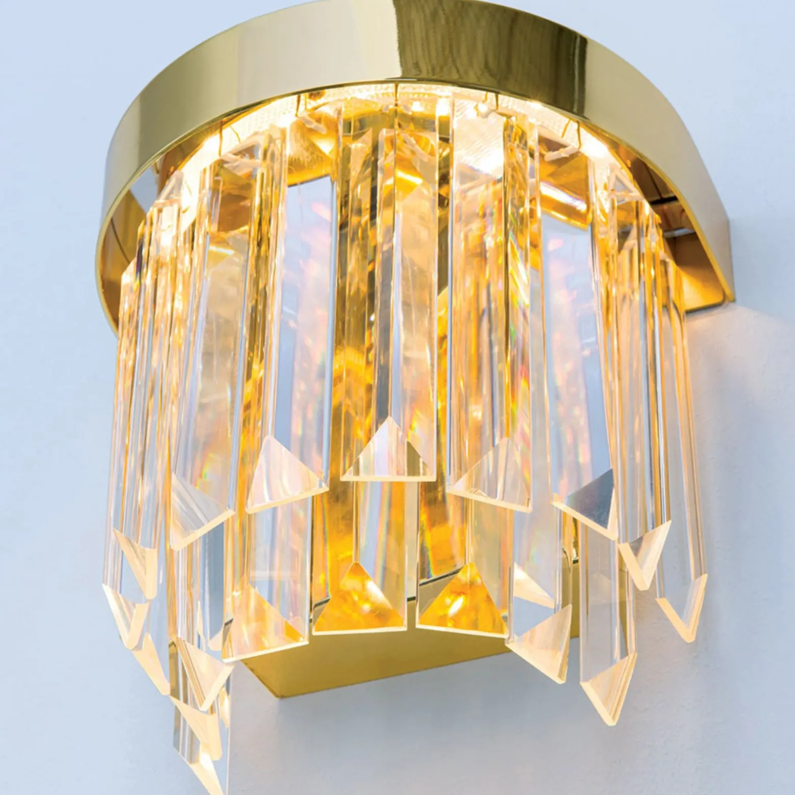 LED-seinävalaisin Prism, ylös- ja alasvalo, kulta