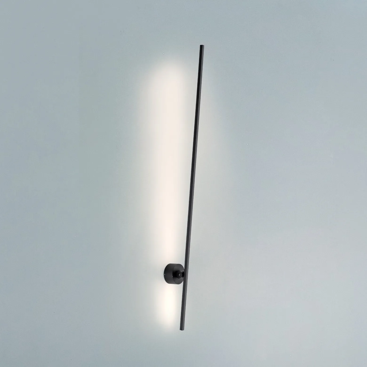 LED-seinävalaisin PURE Grafo, musta, korkeus 117 cm
