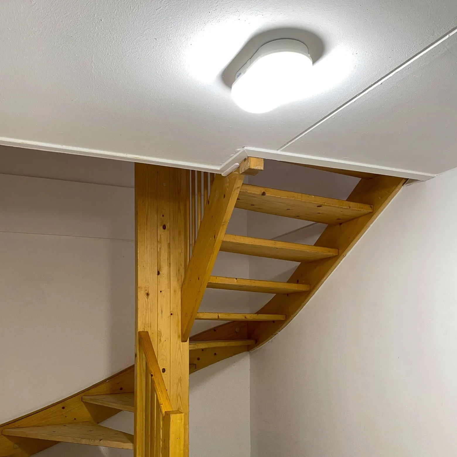 LED-seinävalaisin Schwabing XXL, nopea asennus