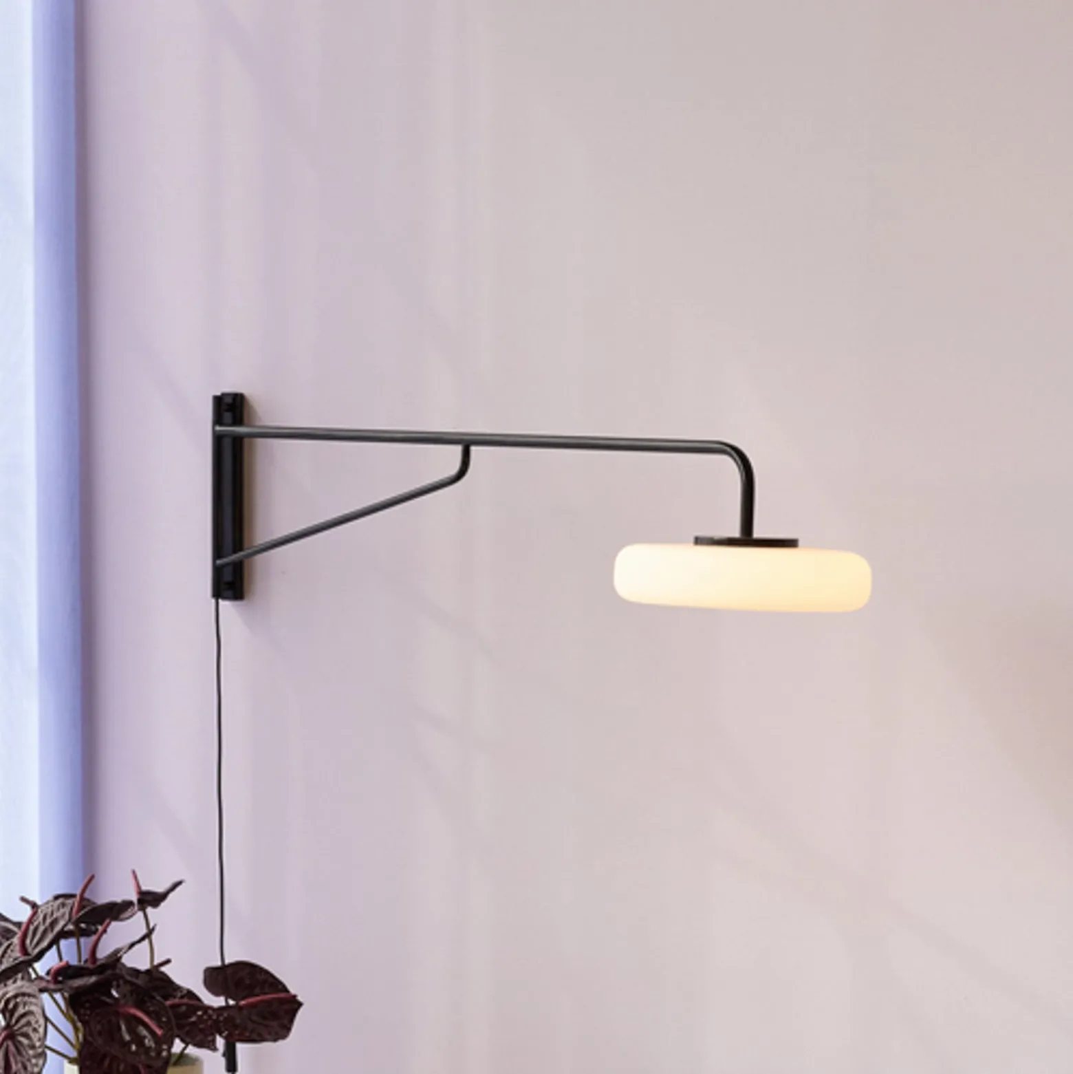 LED-seinävalaisin Sway, musta, ulottuvuus 120 cm, metalli