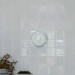 LED-seinävalaisin Trip, carrara/valkoinen, marmori, lasi, 2 700 K