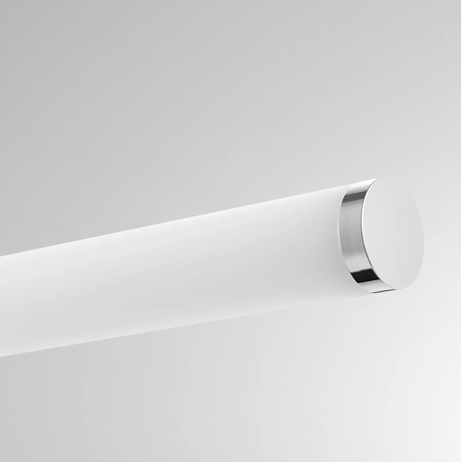 LED-seinävalaisin VINA M, kromivärinen, leveys 60 cm, IP44, CCT