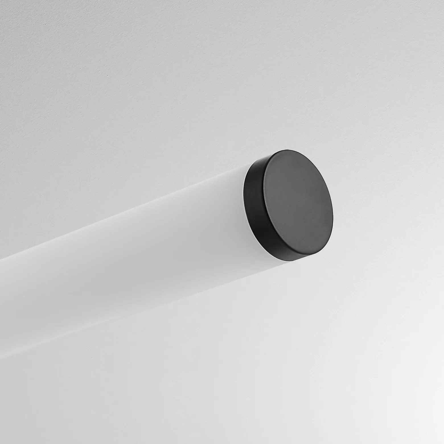 LED-seinävalaisin VINA M, musta, leveys 60 cm, IP44, CCT