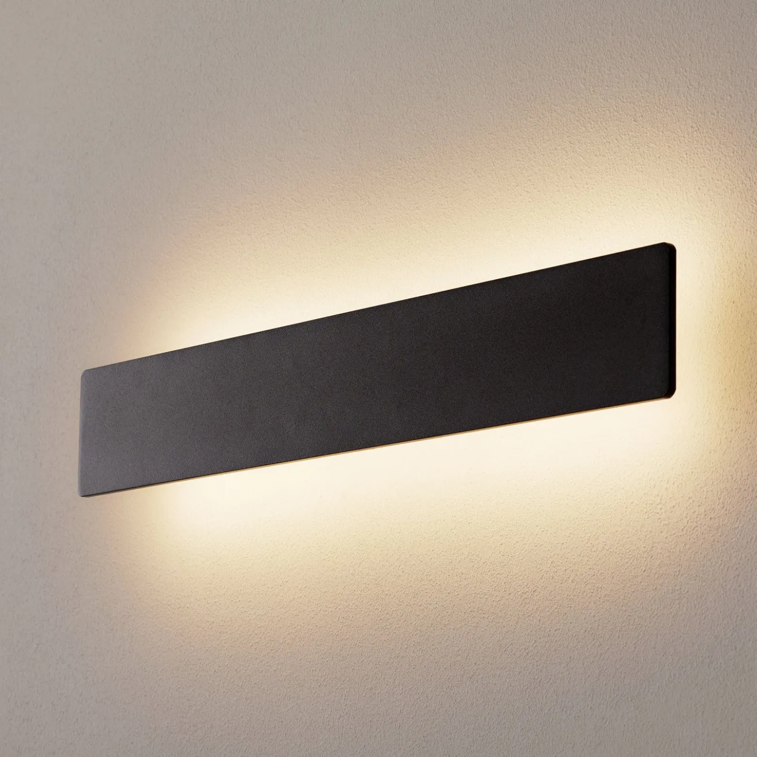 LED-seinävalaisin Zig Zag, musta, leveys 53 cm
