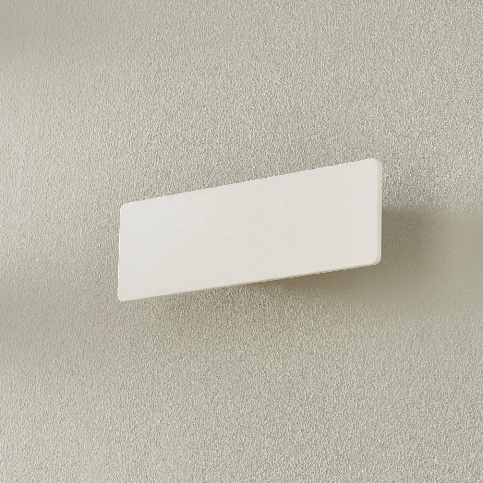 LED-seinävalaisin Zig Zag valkoinen, leveys 29 cm