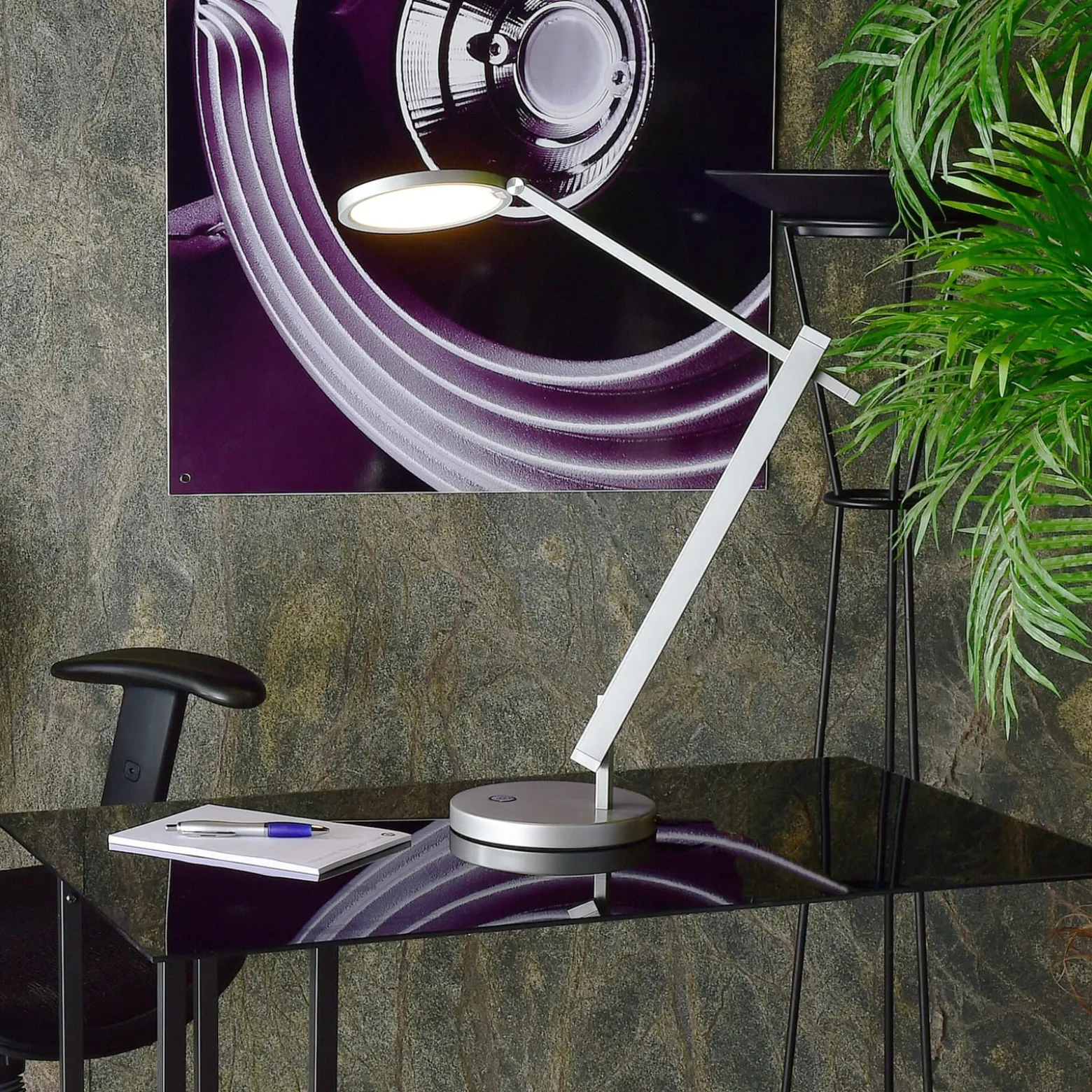 LED-työpöytälamppu Adhara 3-vaihehimmennys, hopea