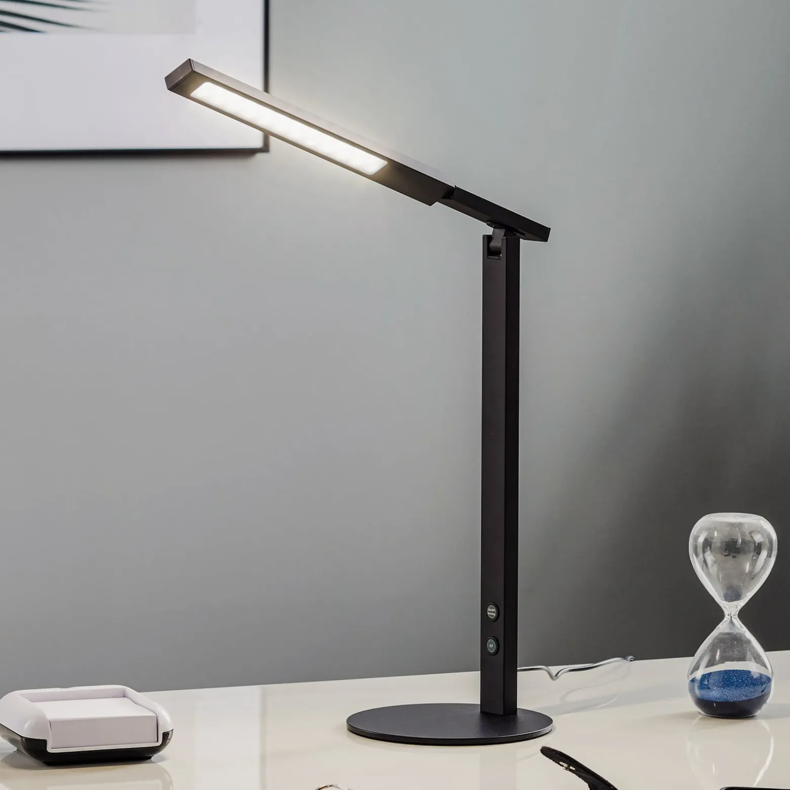 LED-työpöytävalaisin Ihanteellinen himmennin, musta
