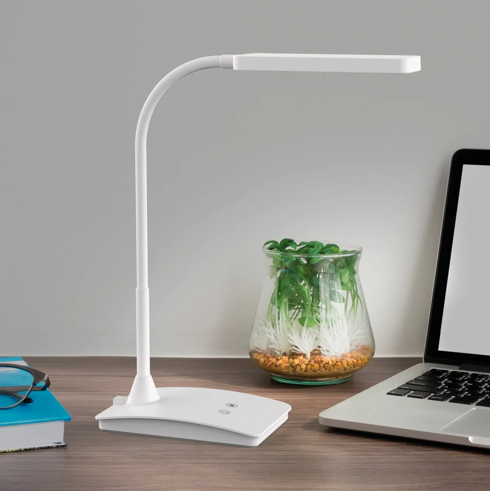 LED-työpöytävalaisin MAULpearly, valkoinen, 38 cm, himmennettävä, CCT