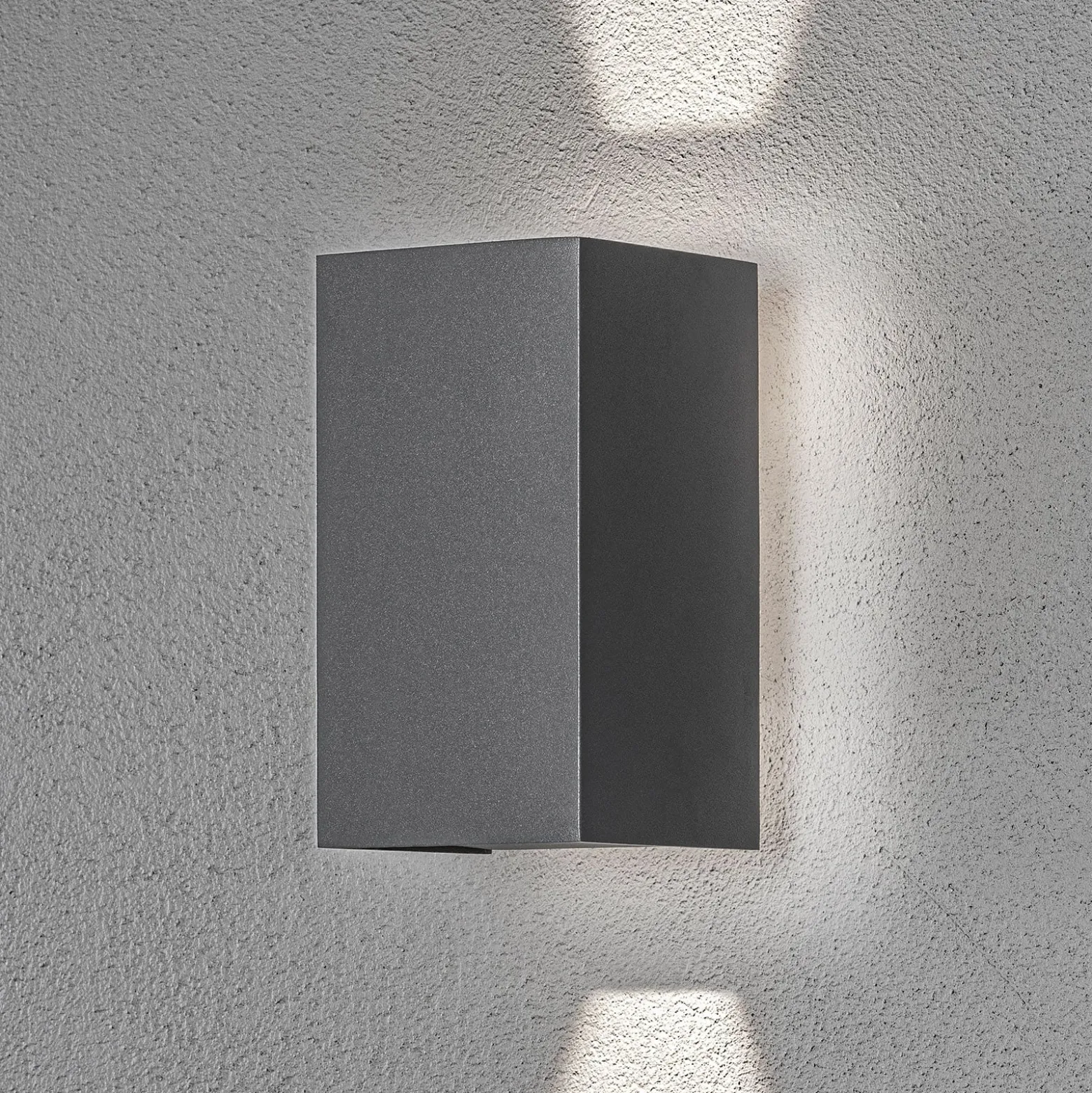 LED-ulkoseinälamppu Cremona taustavalolla