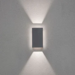 LED-ulkoseinälamppu Cremona taustavalolla