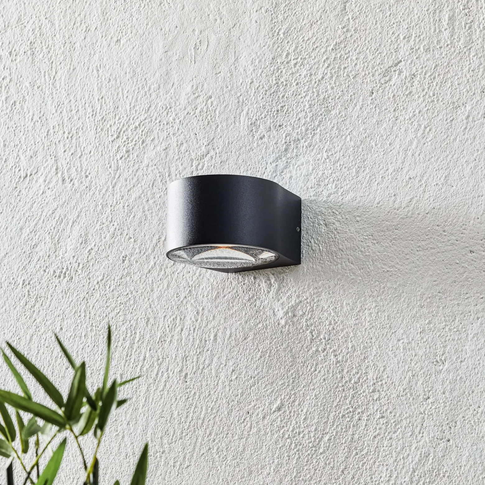 LED-ulkoseinävalaisin CMD 9029, jossa on lasilinssi