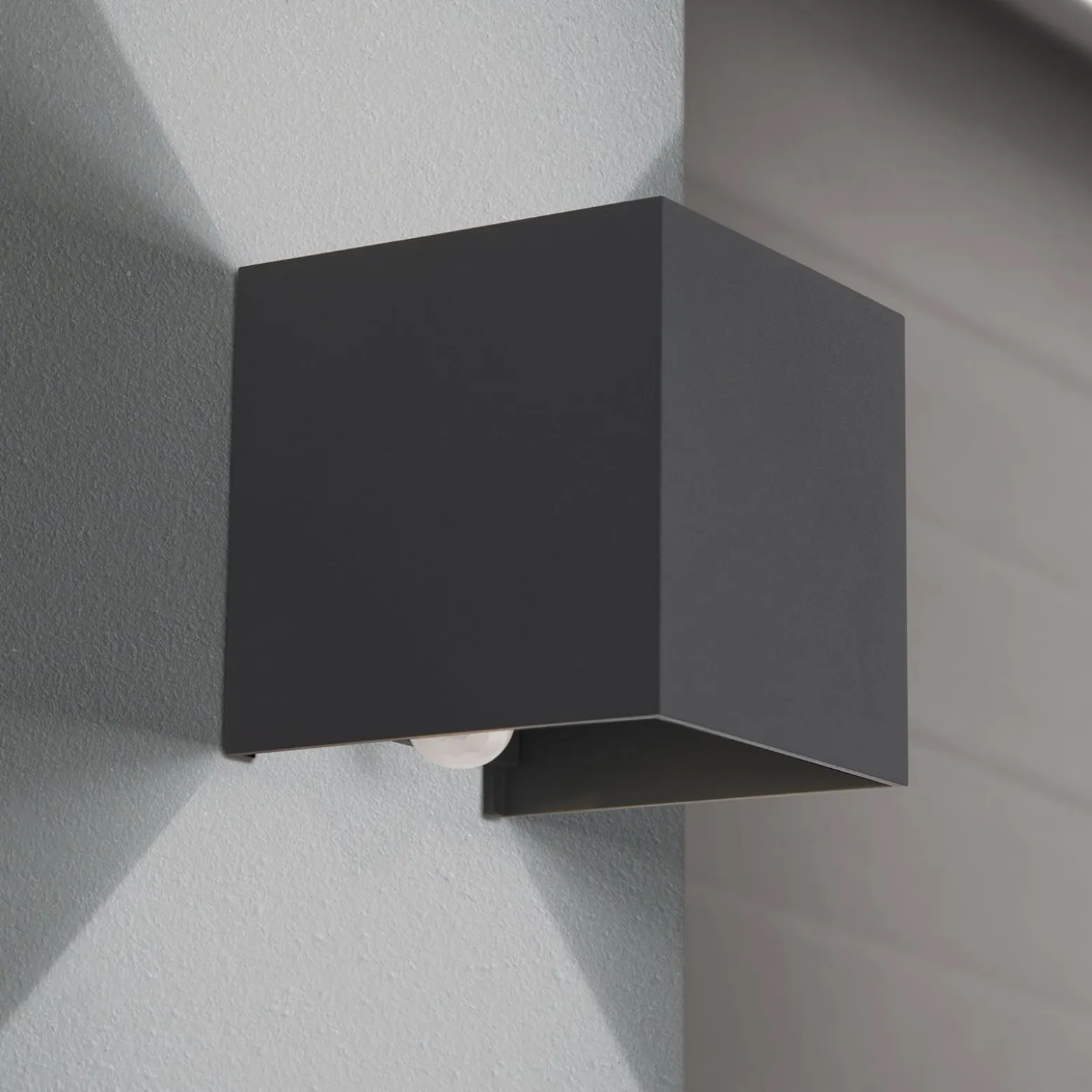 LED-ulkoseinävalaisin Cube-S, antrasiitti, metalli, anturi