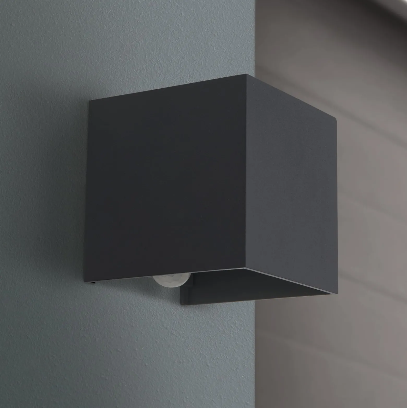 LED-ulkoseinävalaisin Cube-S, antrasiitti, metalli, anturi