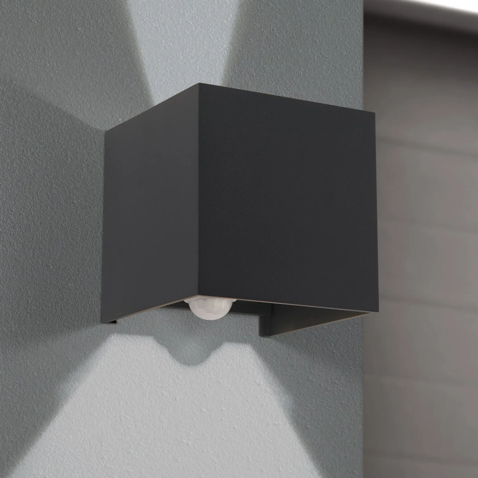 LED-ulkoseinävalaisin Cube-S, antrasiitti, metalli, anturi