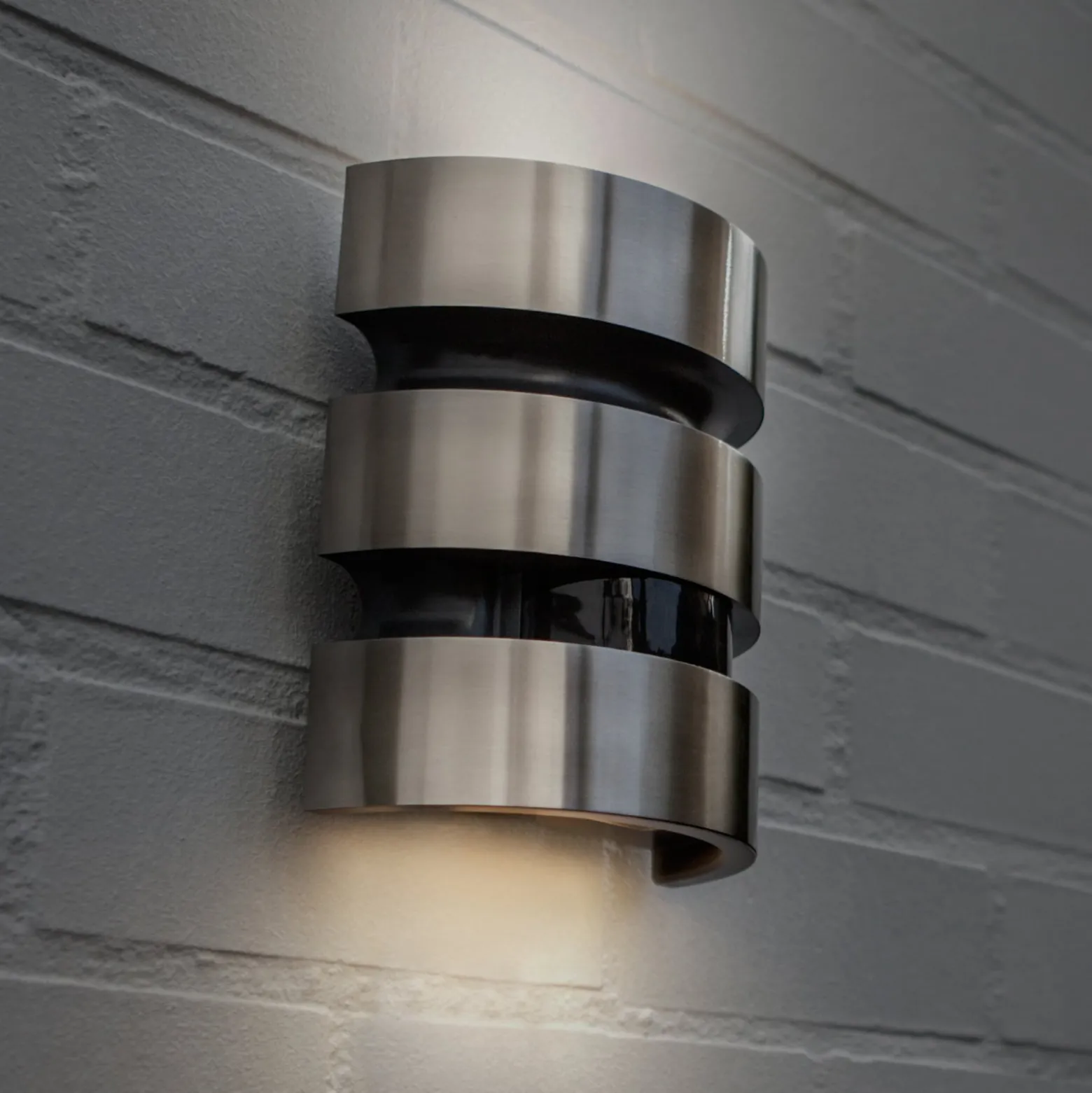 LED-ulkoseinävalaisin MAYA, ruostumaton teräs, korkeus 18 cm, IP44