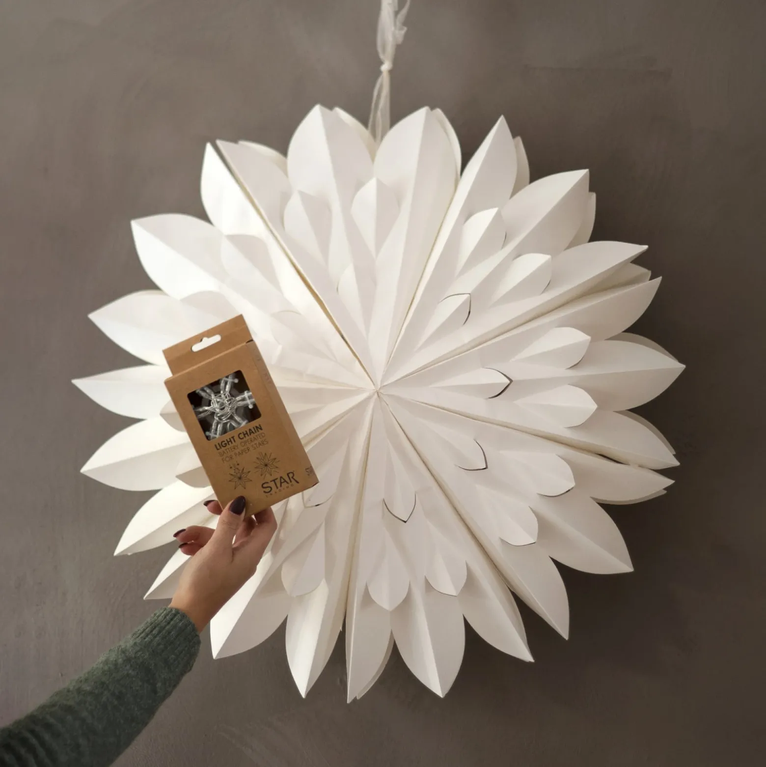 LED-valoketju Lighty valorenkaat paperitähtien valaistukseen