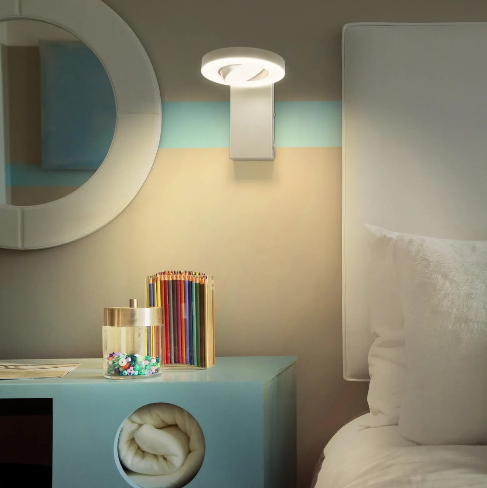 LEDVANCE Saturn CCT LED-seinävalaisin, kytkin, valkoinen