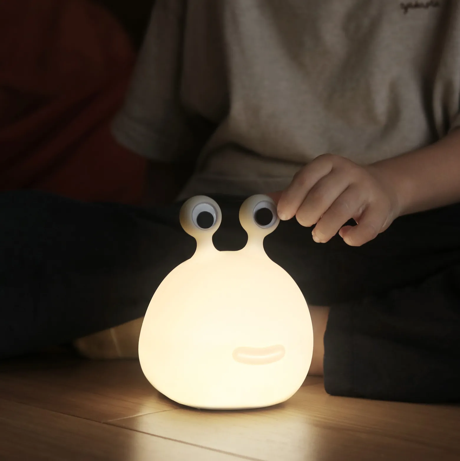 LED-yövalo Momo Moon, akku ja USB