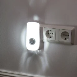 LED-yövalo Nox anturilla