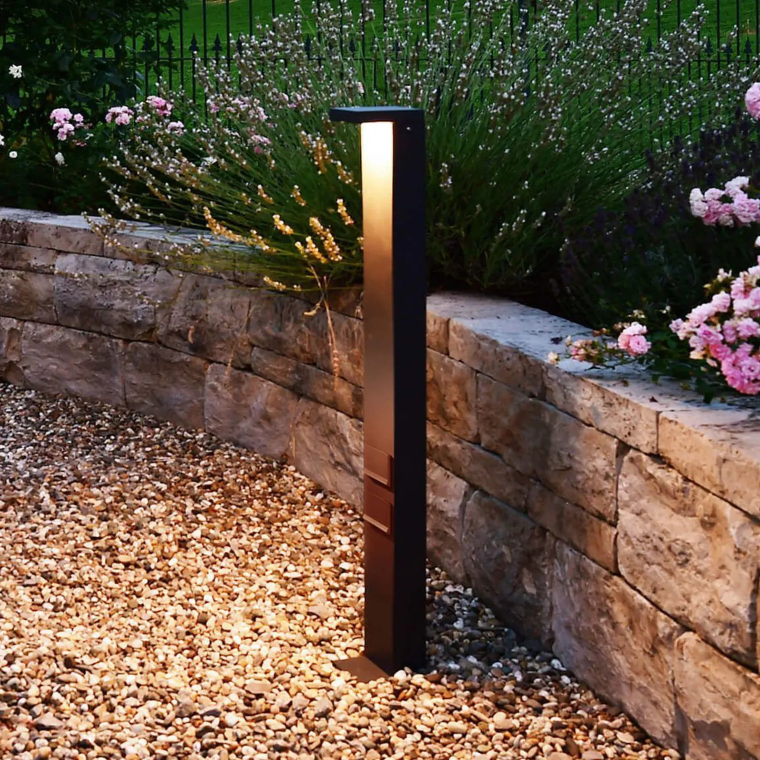 Lerna LED polkuvalaisin, korkeus 100 cm, CCT, harmaa, pistorasiat