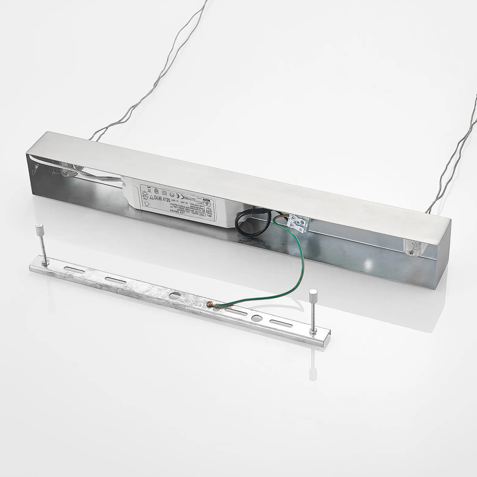 Lindby Alimara LED-riippuvalaisin, puuta, pituus 138 cm