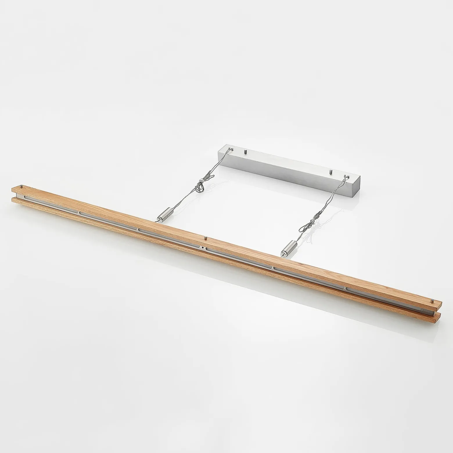 Lindby Alimara LED-riippuvalaisin, puuta, pituus 138 cm