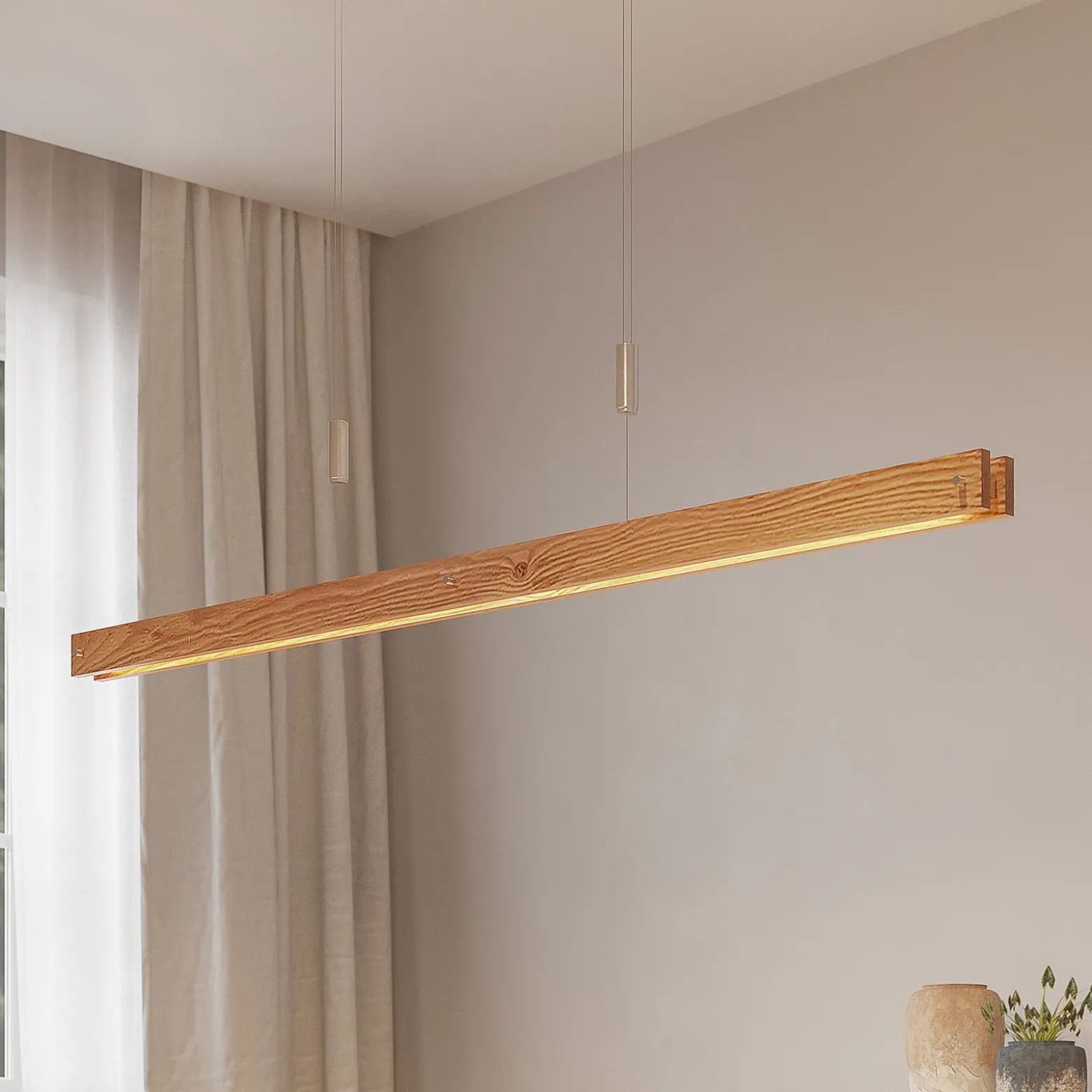 Lindby Alimara LED-riippuvalaisin, puuta, pituus 138 cm