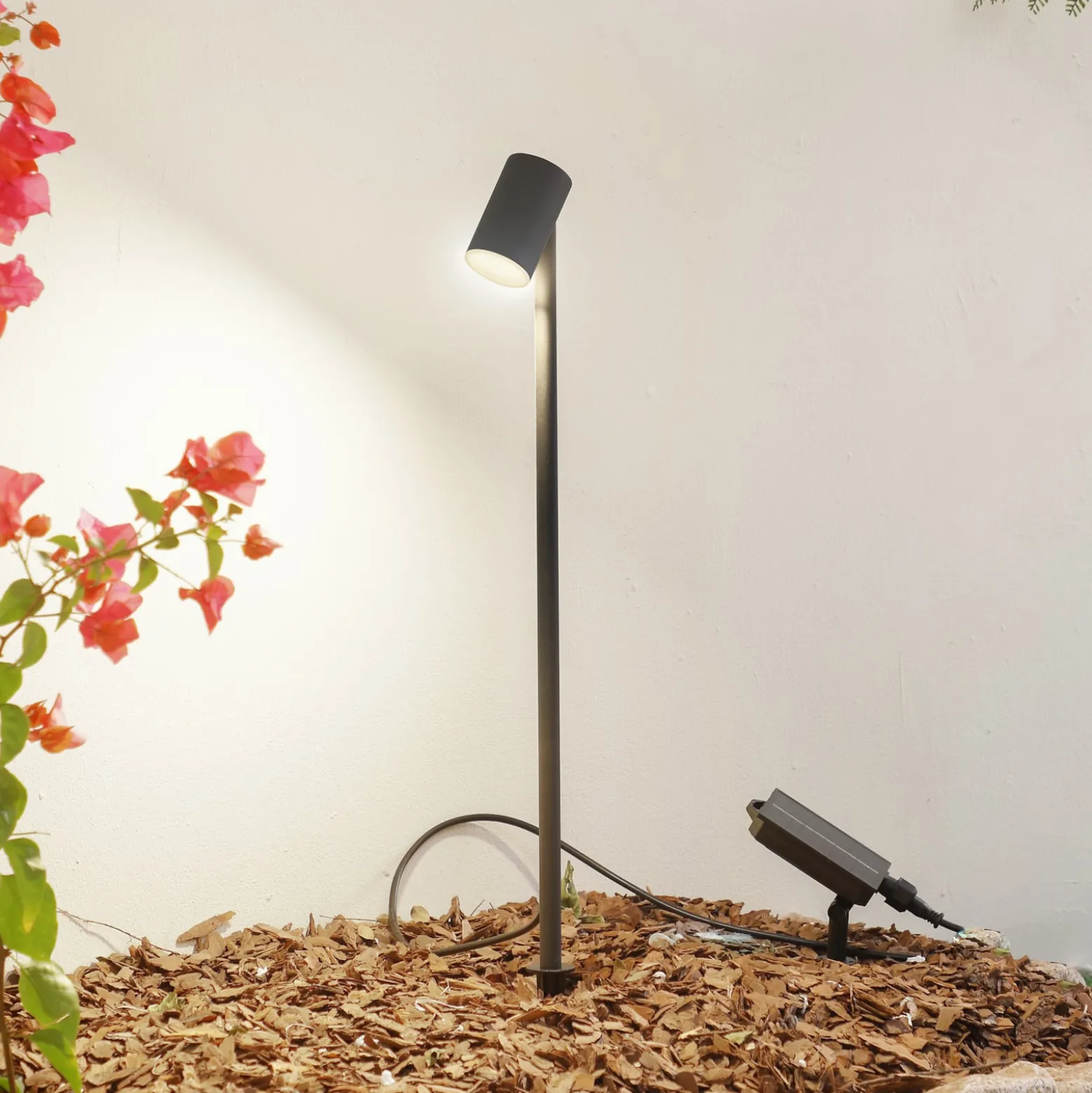 Lindby aurinkokäyttöinen LED-valaisin Myric, musta, alumiini, 3 000 K