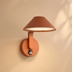 Lindby Capelo LED-ulkoseinälamppu, sävytetty, halkaisija 20 cm, liiketunnistin