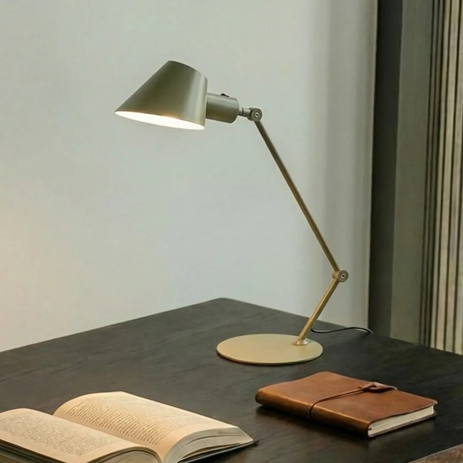 Lindby Corali pöytävalaisin, vaaleanvihreä, metalli, korkeus 64cm