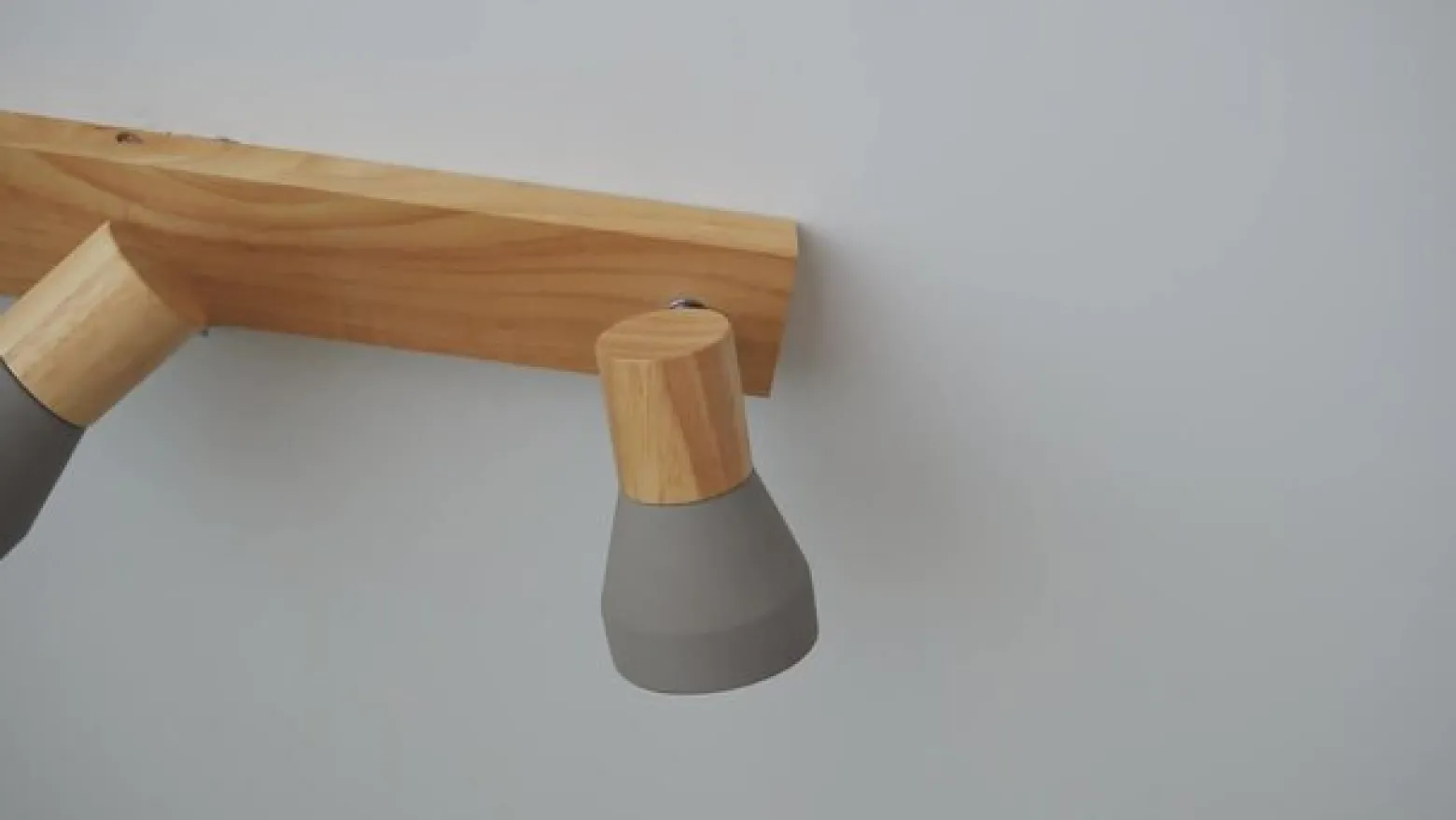 Lindby Filiz valonheitin, 3-valo, 47 cm pitkä, puu, betoni, E14